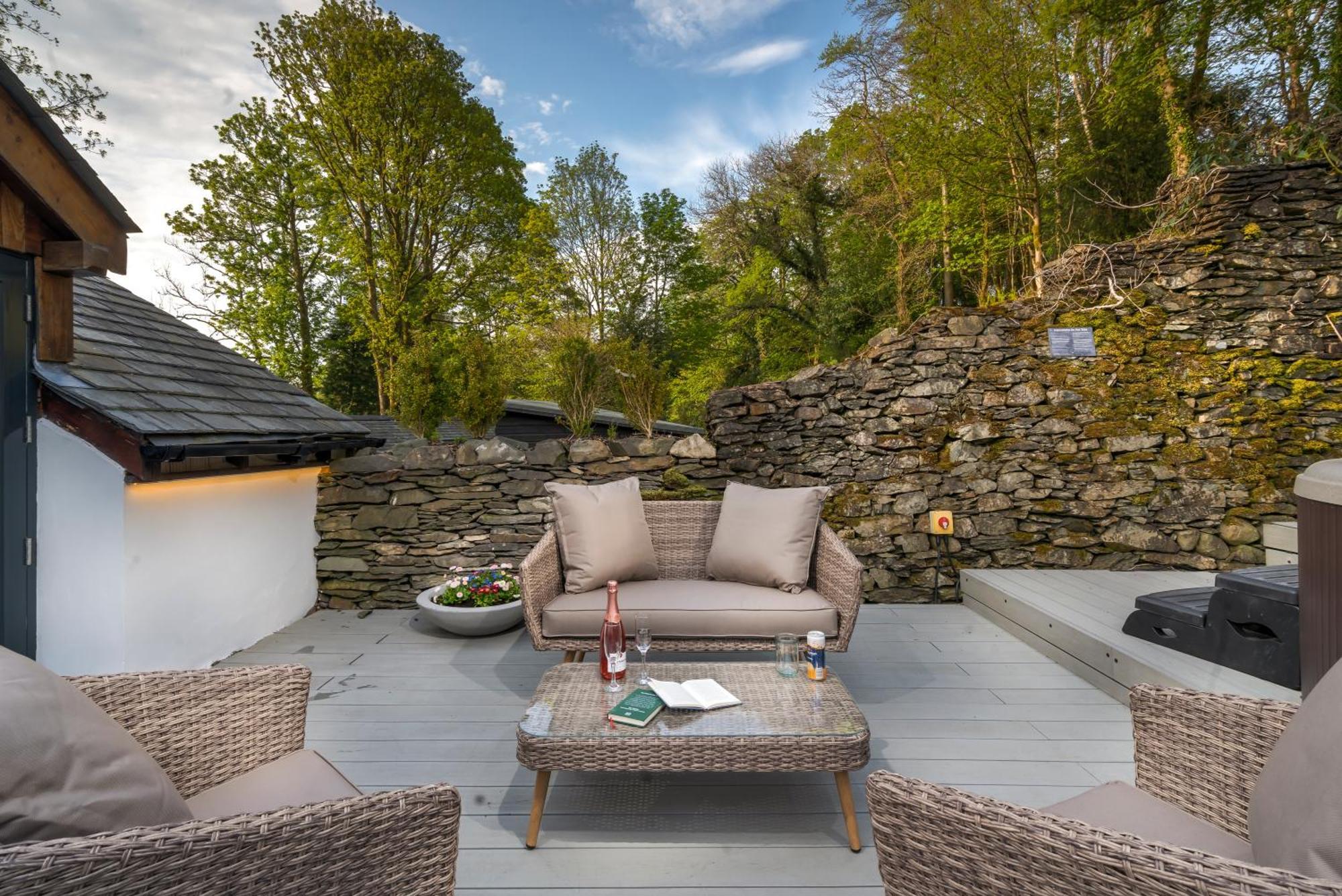 Luxury Hot Tub Cottage - Family & Pet Friendly Winster  Exterior photo